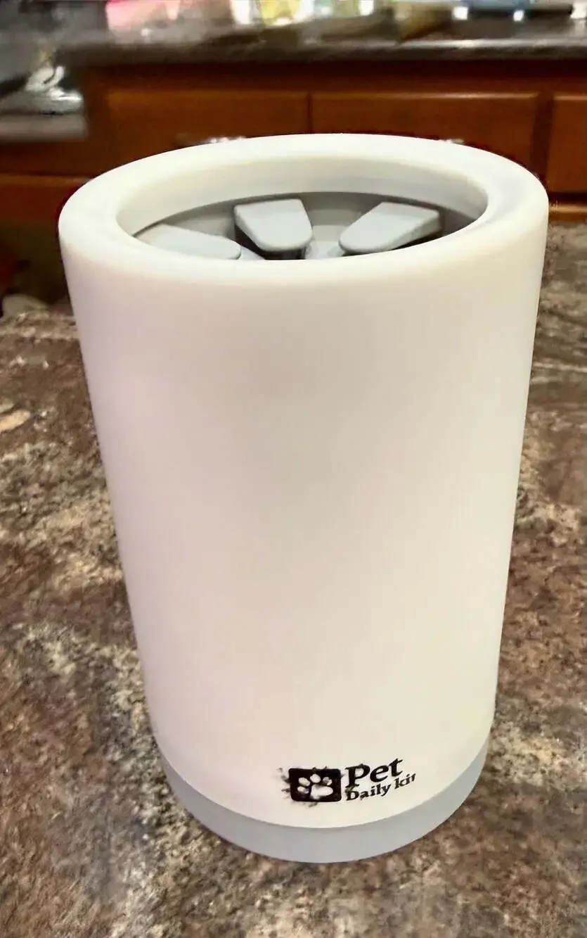 Pet Daily Kit Portable Dog Paw Cleaner Cup with Soft Silicone Bristles